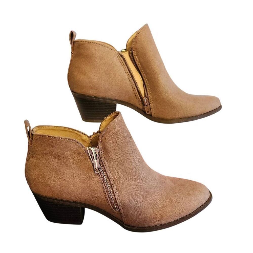 American Eagle NWT Ankle Boots Heeled. Zip Sides Size 7.5